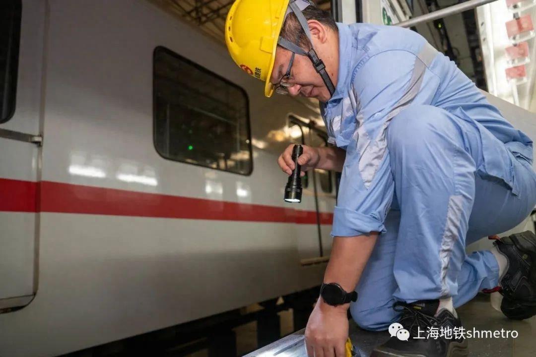 气动门改电门：上海地铁改造部分老车型车门 提升运营可靠性