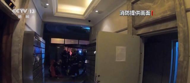 防火门开关差距大到惊人，救援现场揭秘真相