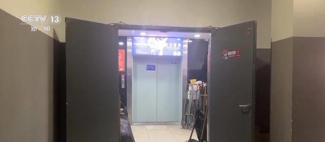 防火门开关差距大到惊人，救援现场揭秘真相