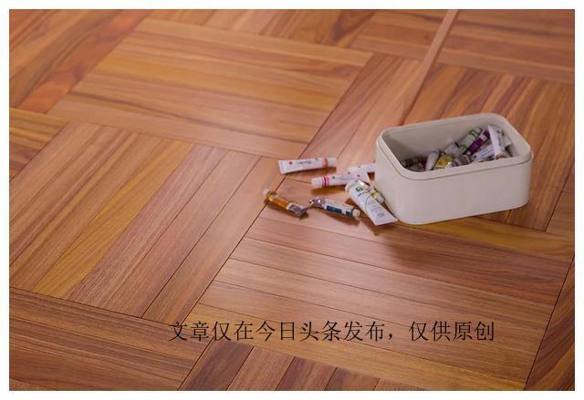 先装门还是先铺地板，听完老师傅介绍，才知道原来一直装错了