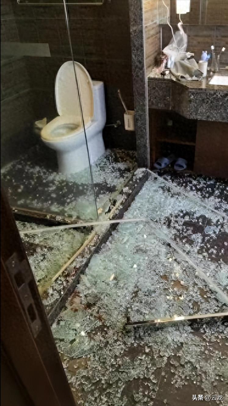 三亚某酒店浴室玻璃门突然爆裂，究竟是天灾还是人祸？
