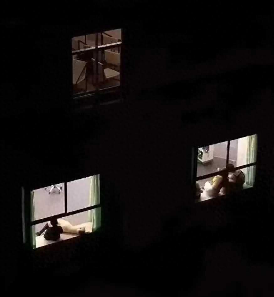 窗帘，这个在我们日常生活中似乎平凡无奇的物品，却蕴...
