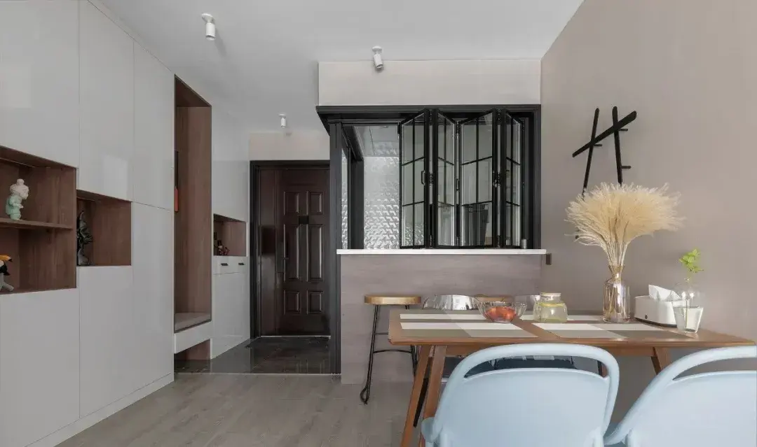 厨房开窗，衣帽间开放式设计，95平米自由空间，享受一个人的生活