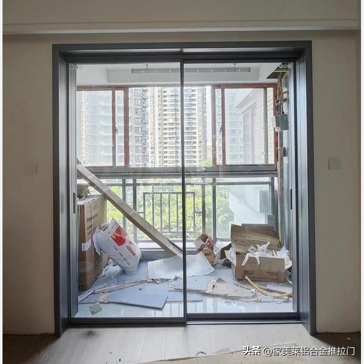 开放式厨房改造装修的重中之重：砌墙还是用铝合金玻璃推拉门？