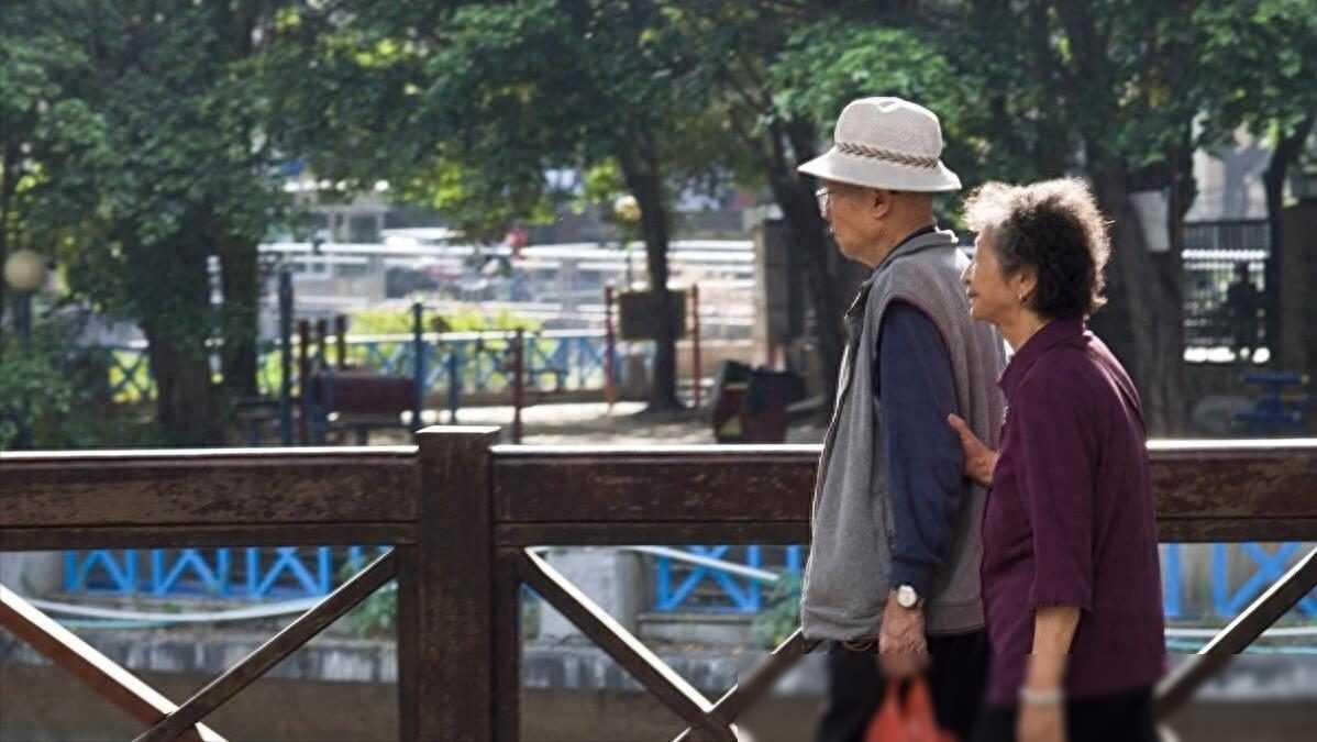 暑假探亲遭遇儿媳“闭门羹”，五天厨房门紧闭，我心碎离场！究竟