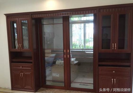厨房移门和酒柜的配套，5组图你家会怎么选？