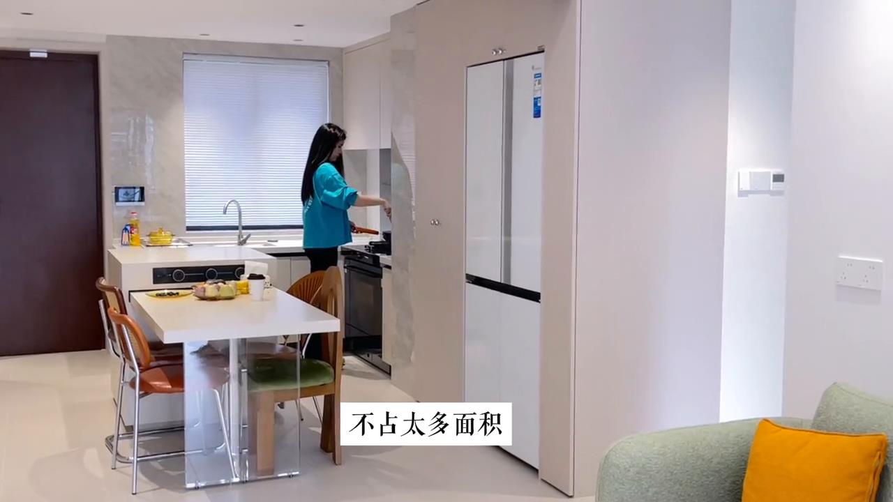 藏在厨房墙里的门：隐形推拉门