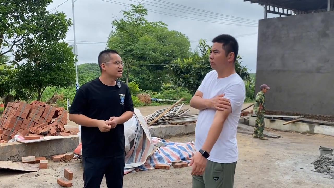 别墅哥帮小奎建别墅🏡，我给他做别墅大门🏡