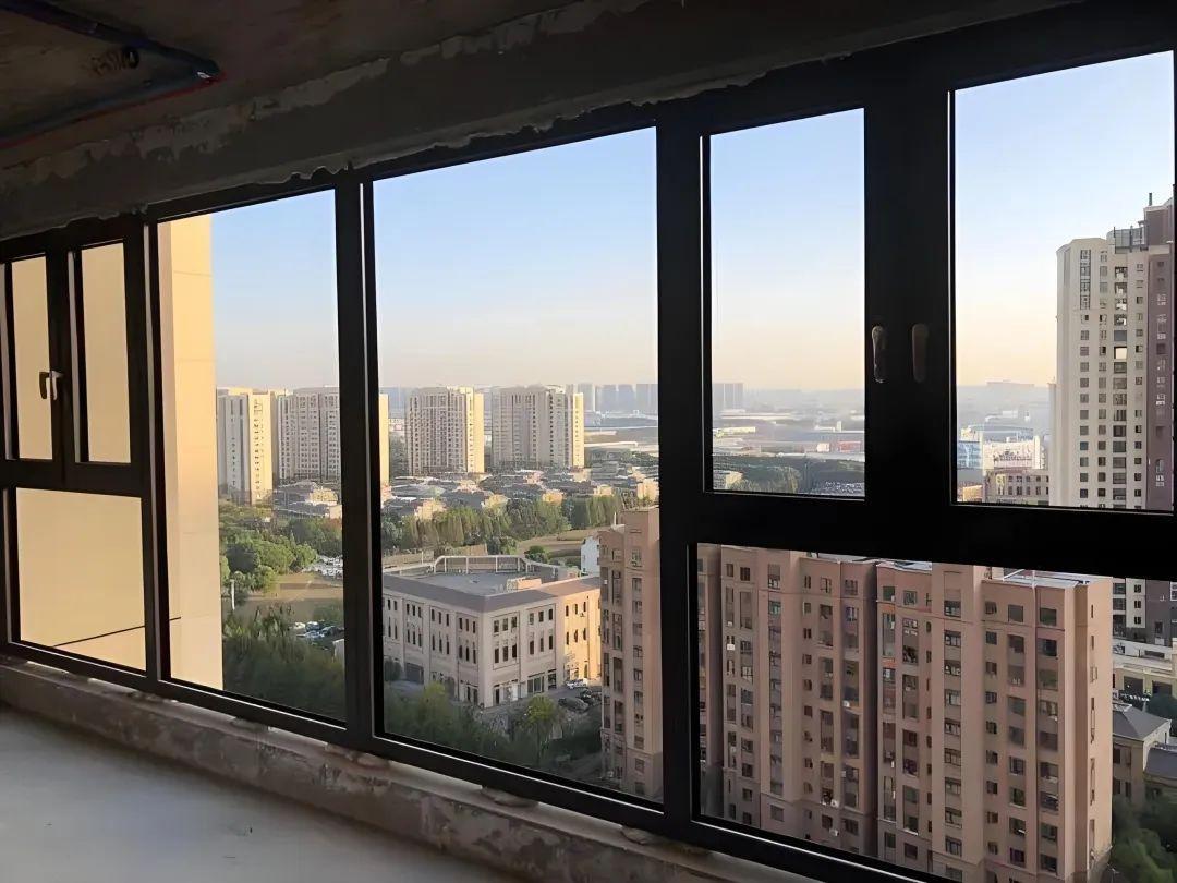 若再封一次阳台，我发誓一定不装平开窗，不是图省钱，是经验教训
