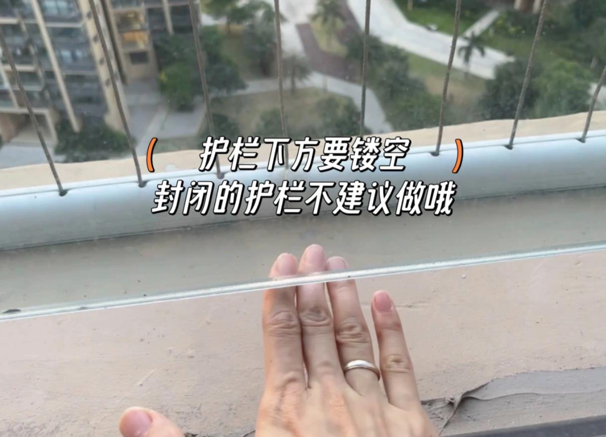 幸亏没听劝！坚持用推拉门封阳台后，我家都在小区出名了