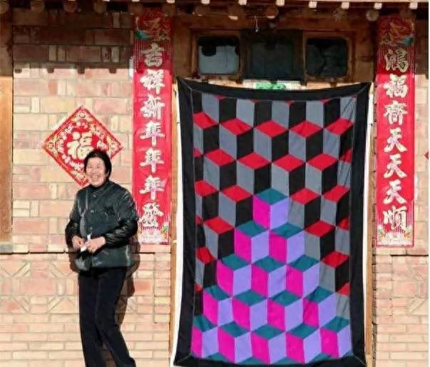 农村巧手女人做的布门帘，已成为时代的象征 有你熟悉的吗？