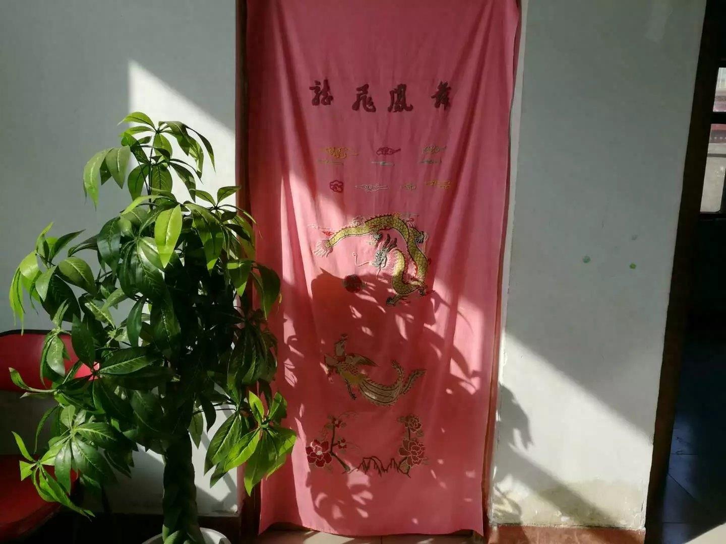 农村巧手女人做的布门帘，已成为时代的象征 有你熟悉的吗？