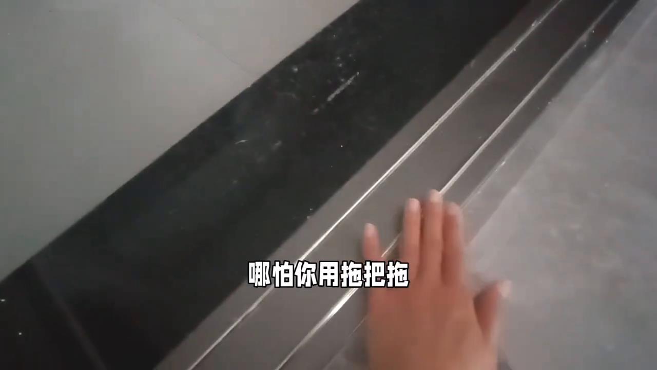 廚房門選不好，拉垮整個傢的效果，使用起來也超級不方便