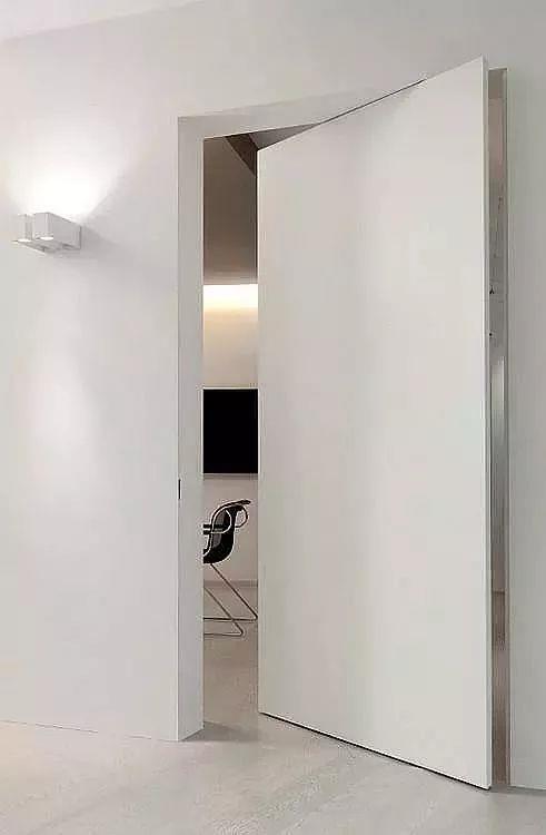 這些隱形門都好會藏，跟背景墻融為一體，差點看不到瞭！