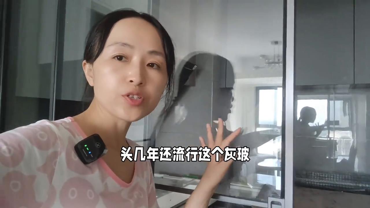 廚房門選不好，拉垮整個傢的效果，使用起來也超級不方便