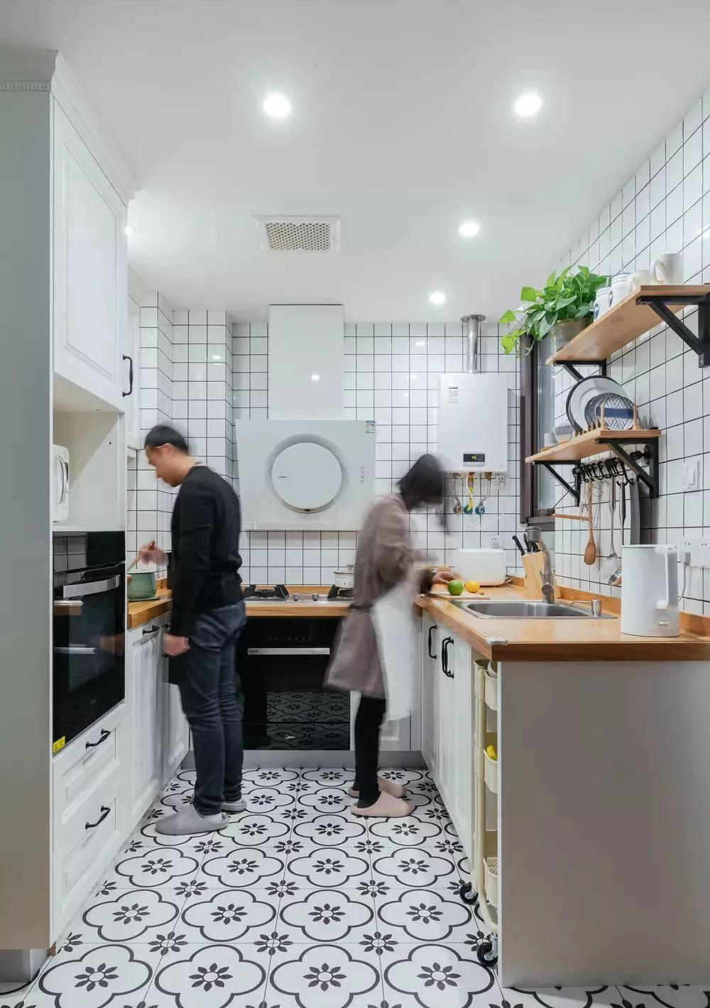 老婆堅持過道做谷倉門，本想醜拒，裝修完效果驚艷