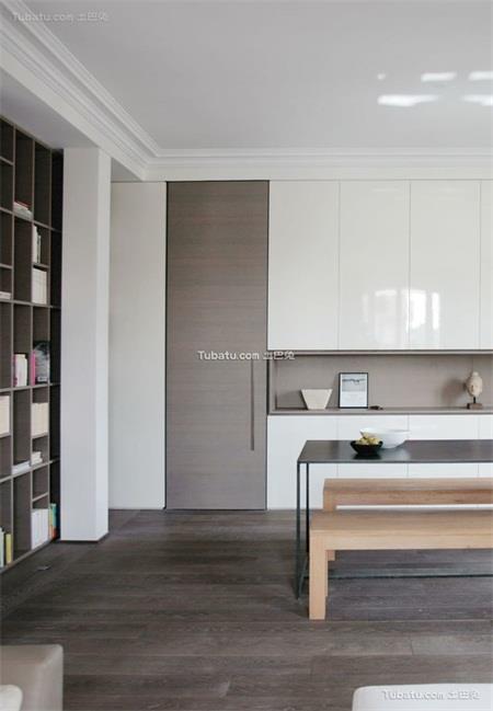 Who designed the invisible door? I searched for it for a long time and couldn\'t find it!