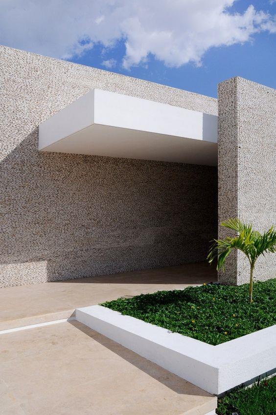 Collection of gates: The entrance of the villa is designed, which immediately increases the value of the mansion.