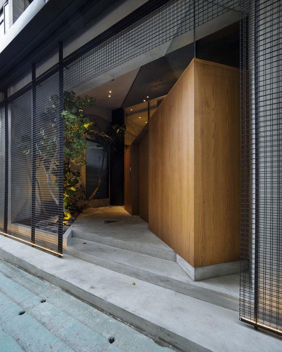 Collection of gates: The entrance of the villa is designed, which immediately increases the value of the mansion.