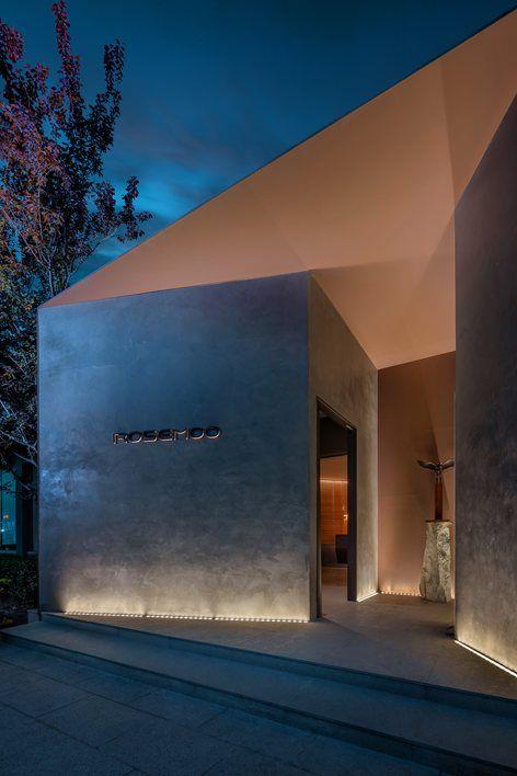 Collection of gates: The entrance of the villa is designed, which immediately increases the value of the mansion.