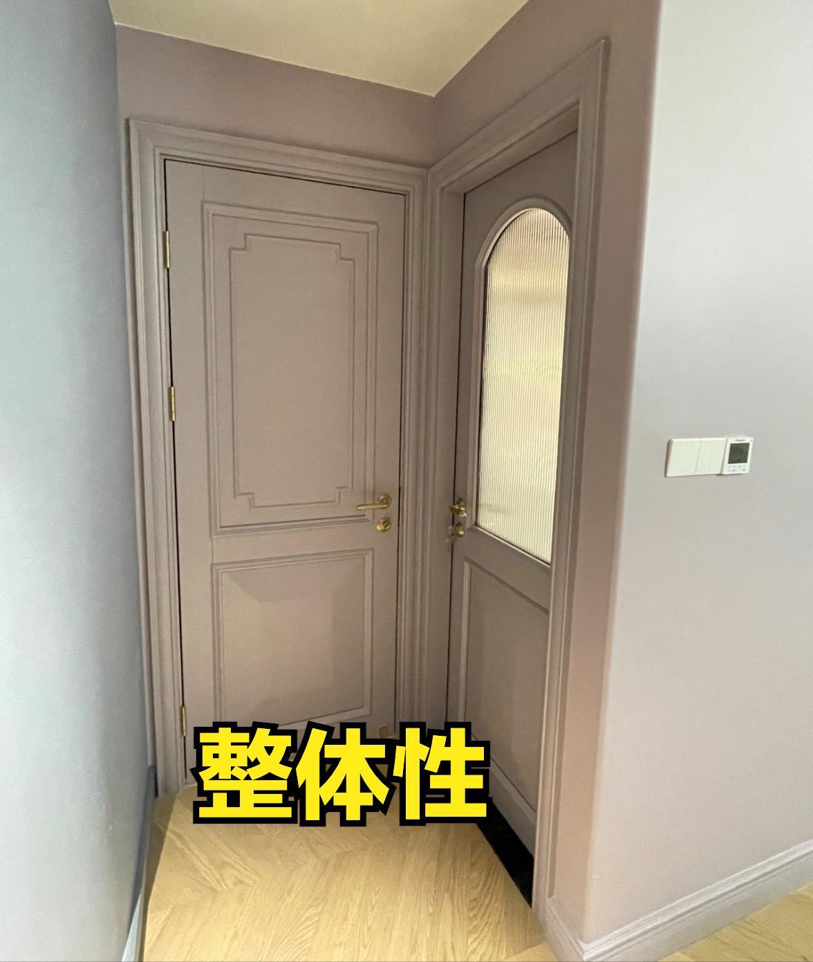 After changing the bathroom door once, I finally know the difference between aluminum-magnesium alloy glass door and solid wood door