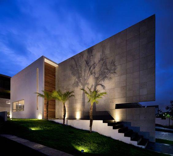 Collection of gates: The entrance of the villa is designed, which immediately increases the value of the mansion.