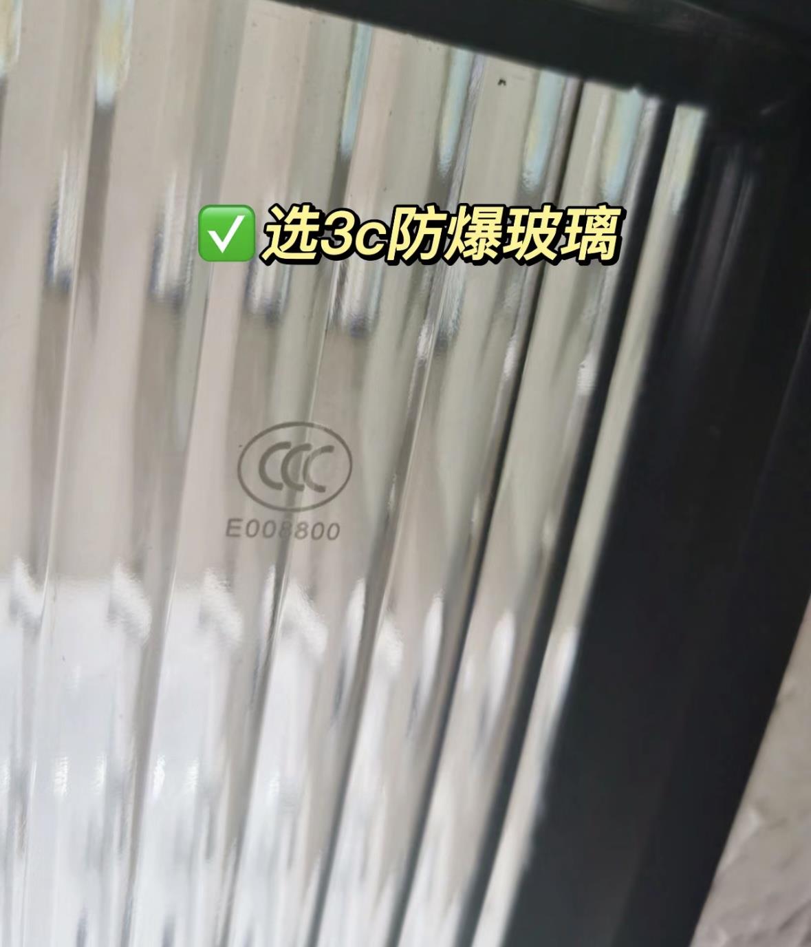 After changing the bathroom door once, I finally know the difference between aluminum-magnesium alloy glass door and solid wood door