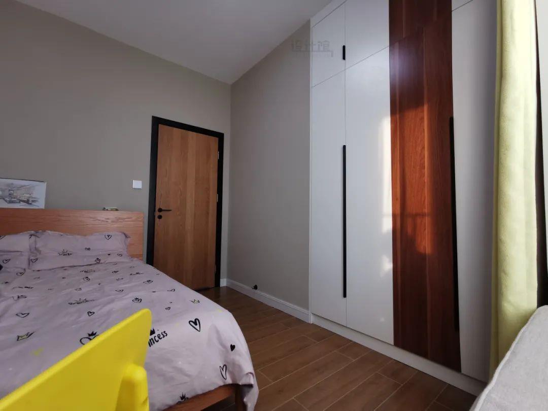 Is it better to use flush doors or sliding doors for wardrobes? This choice is very important. Check it out before choosing. Don’t worry about it.