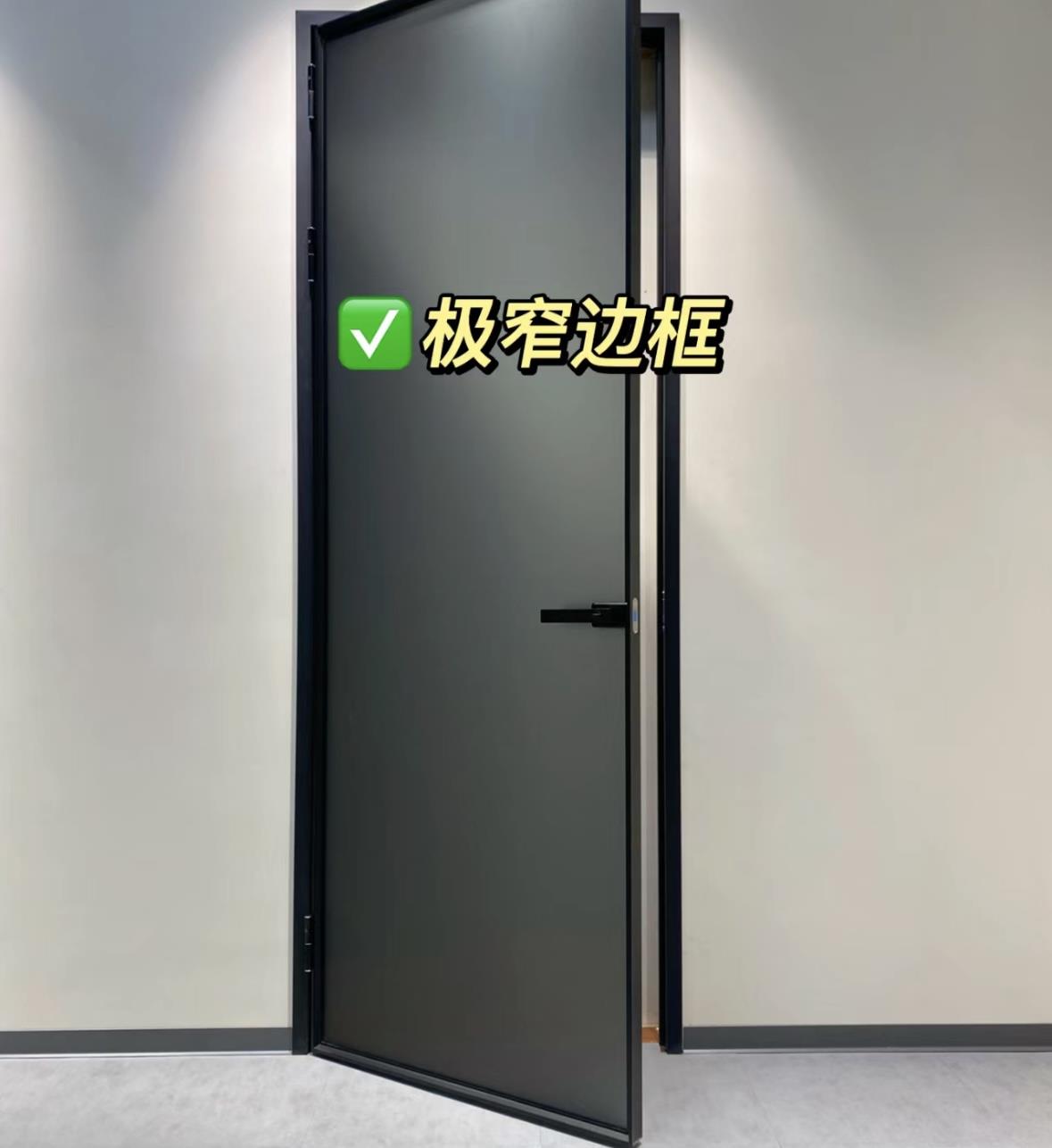 After changing the bathroom door once, I finally know the difference between aluminum-magnesium alloy glass door and solid wood door