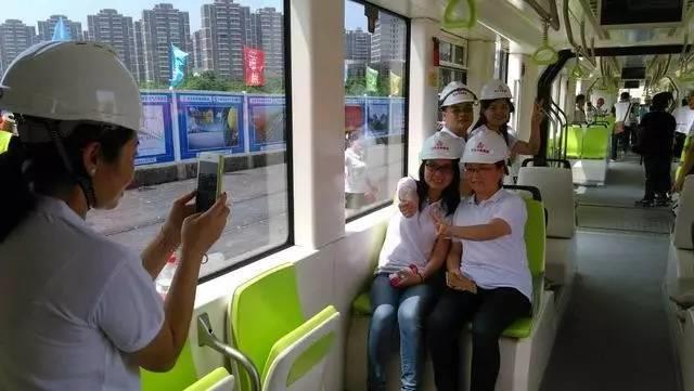 Coming! Four days later, Central China\'s first modern tram opened. You can get on the train first and then buy your ticket, enjoying \"flight attendant-style\" service. Everything you want to know is here...