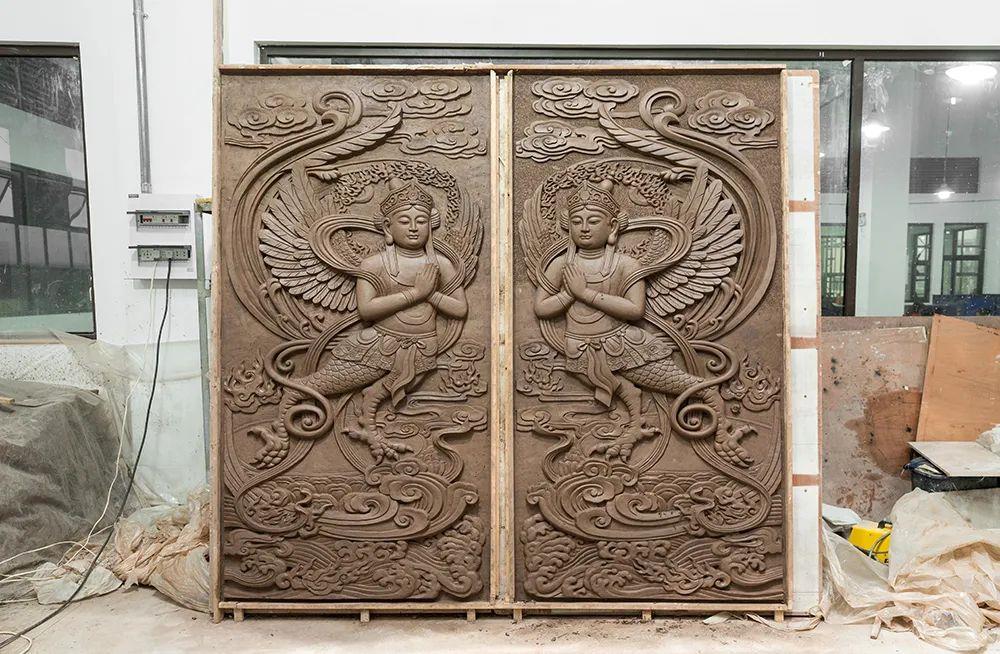 The birth of a bronze door handed down from ancient times