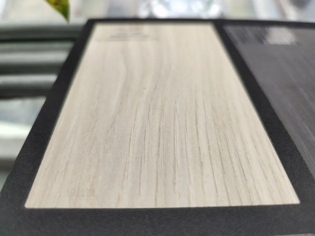 What color should be used for wardrobe doors? Different decoration styles have different choices