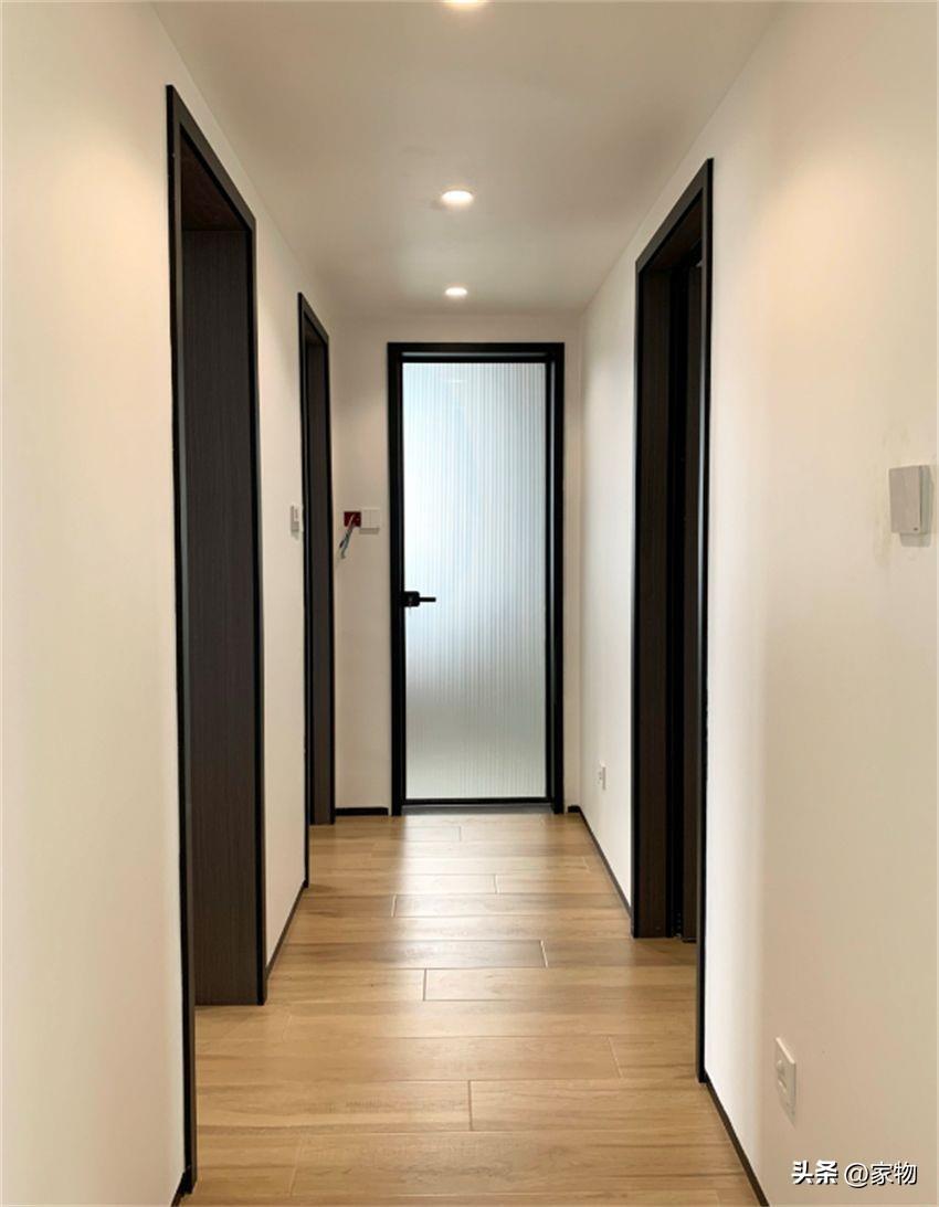 Why have solid wood doors been gradually left out in recent years, while \"aluminum wooden doors\" have become more and more popular?