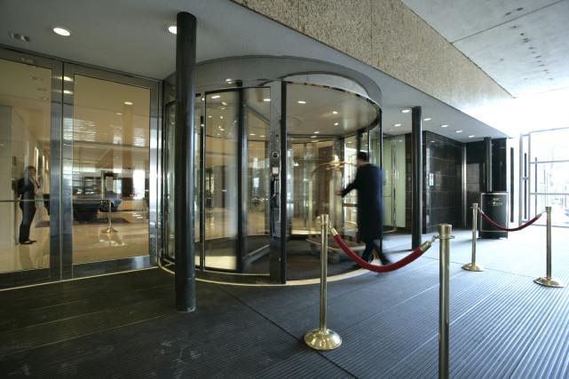 The revolving door of the building that cannot be accessed quickly may seem useless, but it is actually the king of design that saves the building.