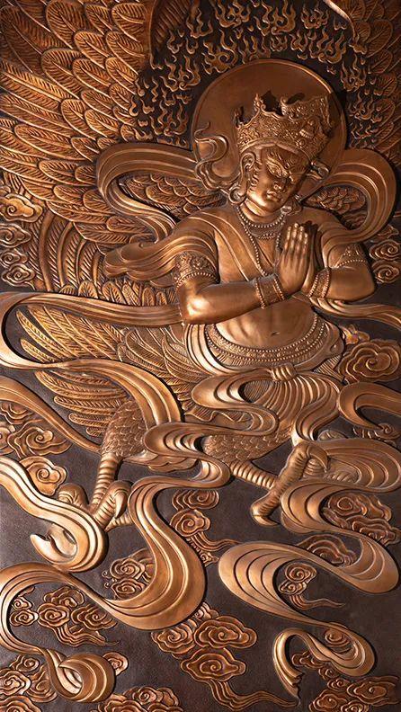 The birth of a bronze door handed down from ancient times