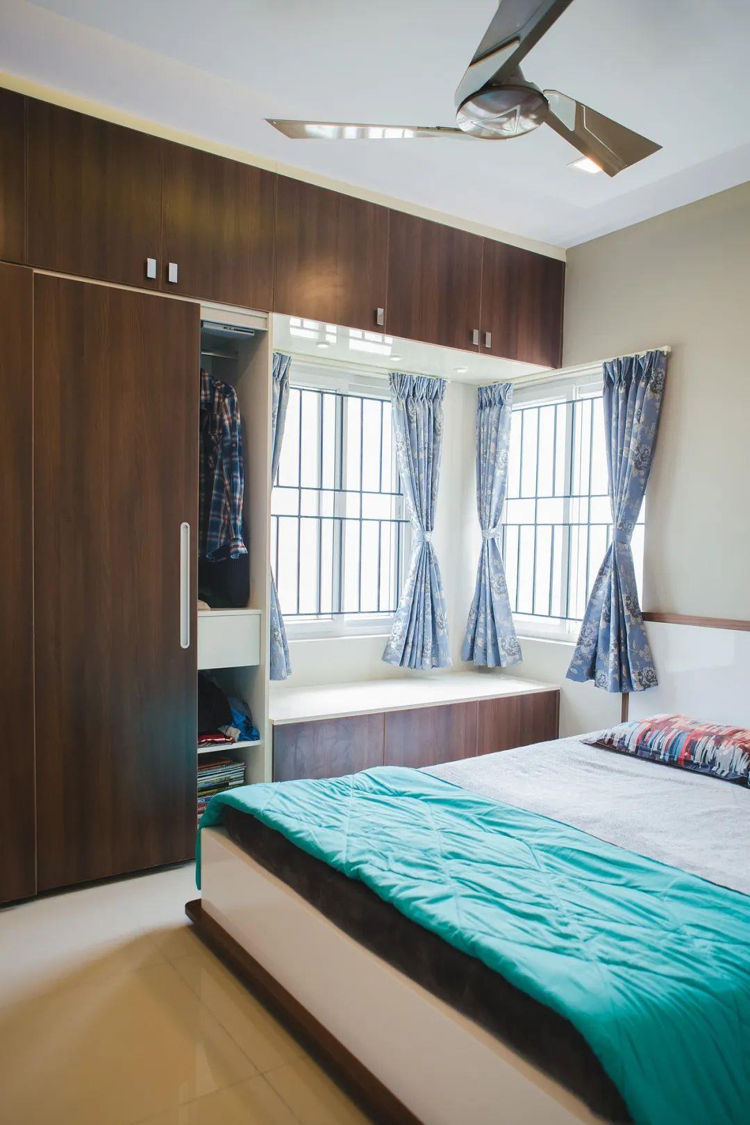 What color should be used for wardrobe doors? Different decoration styles have different choices