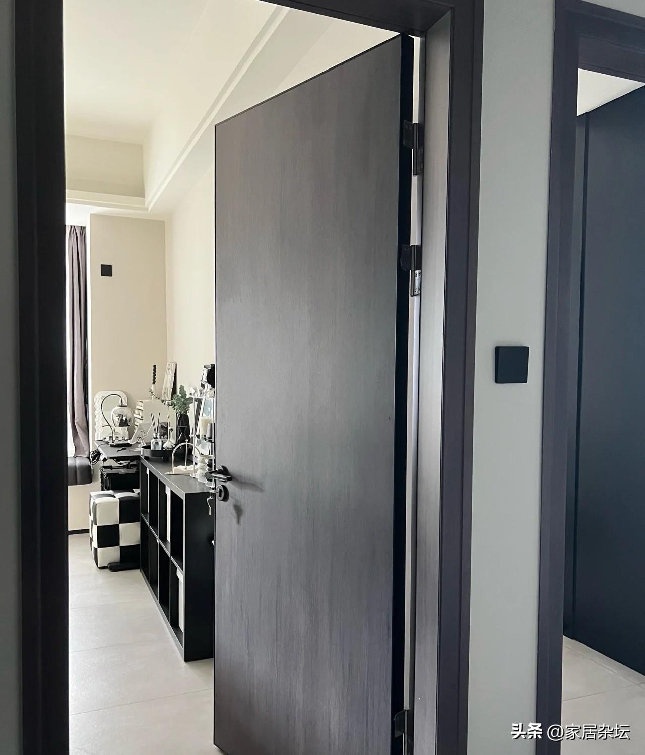 When choosing a bedroom door for decoration, it is recommended not to choose these 5 types. This is not pretentious, but it is too difficult to use.