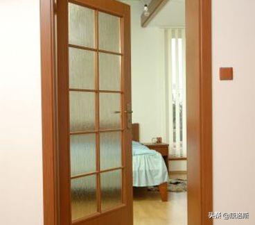 What is a swing door?