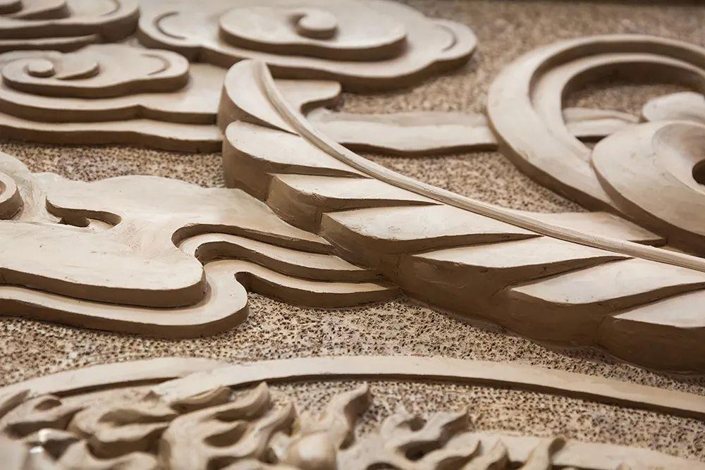 The birth of a bronze door handed down from ancient times