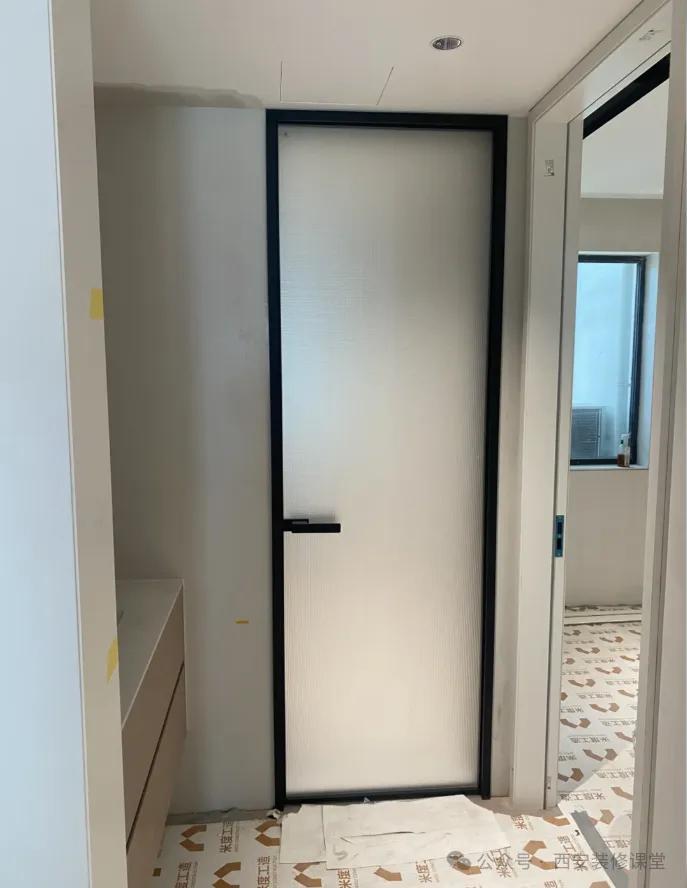 There are N ways to do bathroom doors. I didn’t expect there were so many ways.