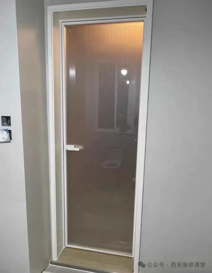 There are N ways to do bathroom doors. I didn’t expect there were so many ways.
