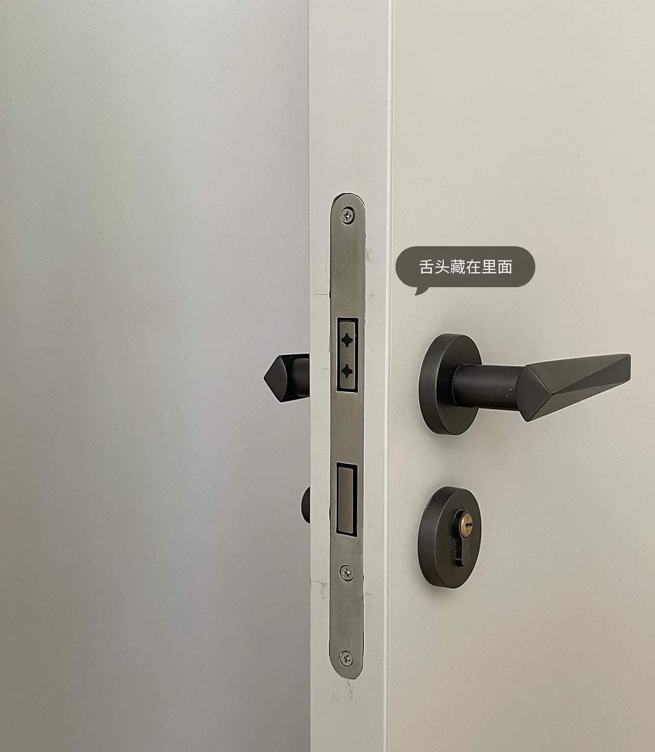 When choosing a bedroom door for decoration, it is recommended not to choose these 5 types. This is not pretentious, but it is too difficult to use.