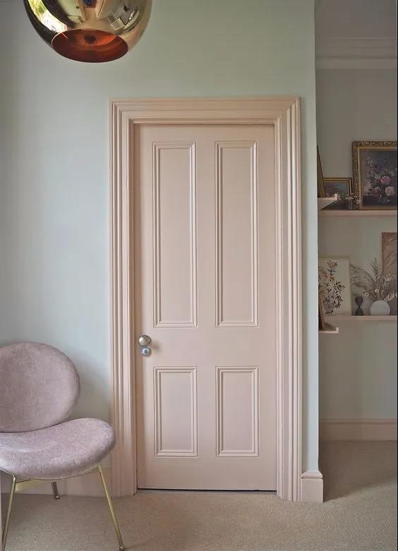Don’t underestimate the door cover when buying wooden doors, it’s very important! If you don’t choose well, your appearance will be ruined every minute.