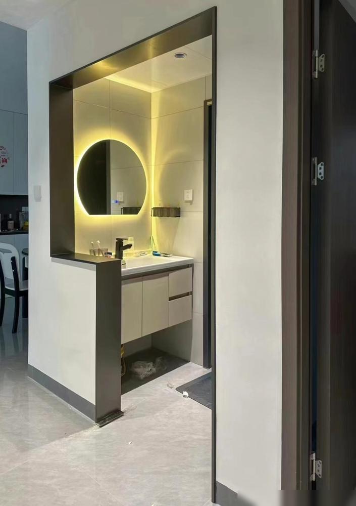 The difference between \"door frame\" and \"door cover\", the door frame is responsible for keeping privacy, and the door cover keeps the temperature for me