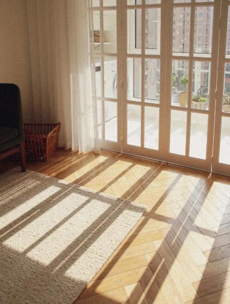 Good news for small apartments, practical and beautiful folding doors are becoming more and more popular