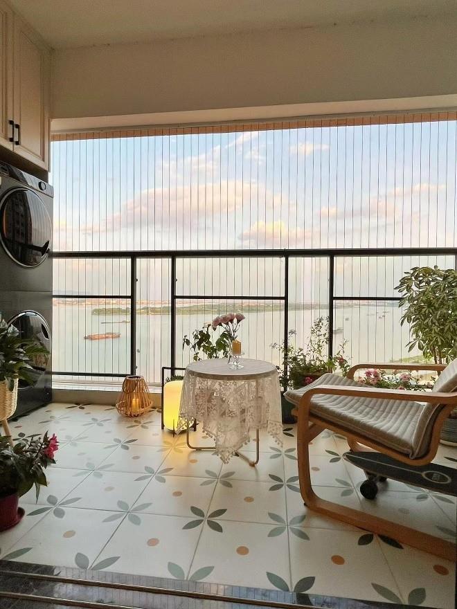 Just do this if you don’t want to seal off the balcony, and the effect will be good!