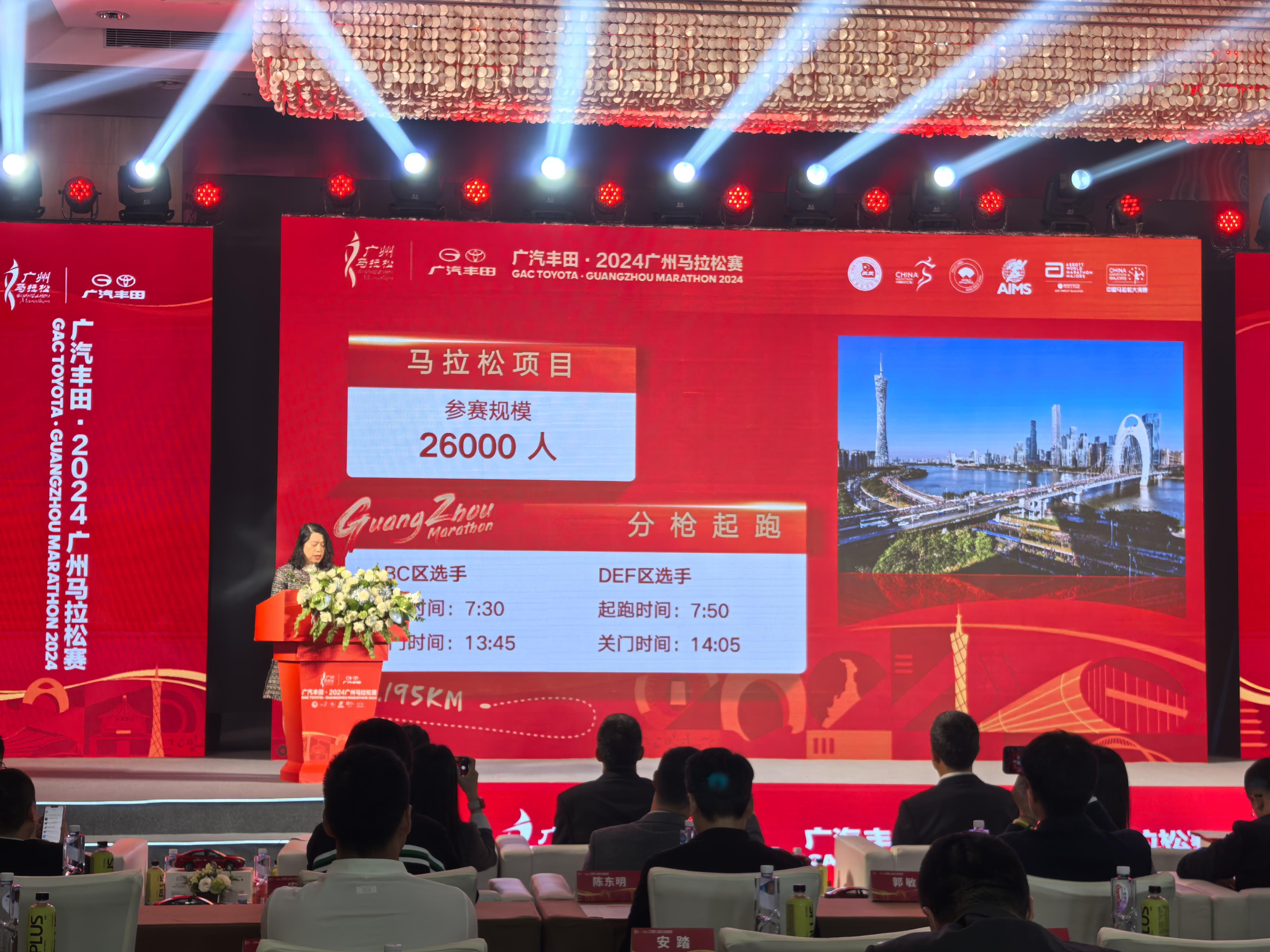 The 2024 Guangzhou Marathon medals incorporate the elements of gate-crushing, and the player supplies include wife cakes and Wanhua oil.