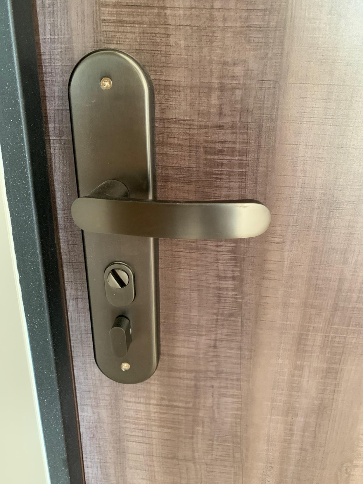The thicker the security door, the better? That’s missing the point! 4 simple points to ensure home security