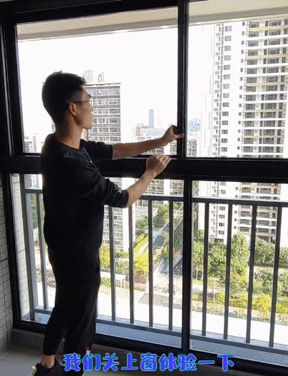 The balconies of high-rise buildings are sealed, and the property management does not allow the removal of guardrails! After seeing this operation at my neighbor’s house, I’m convinced