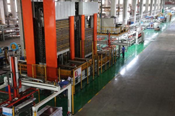The first production line of Maxim’s Group’s smart door manufacturing base was put into operation